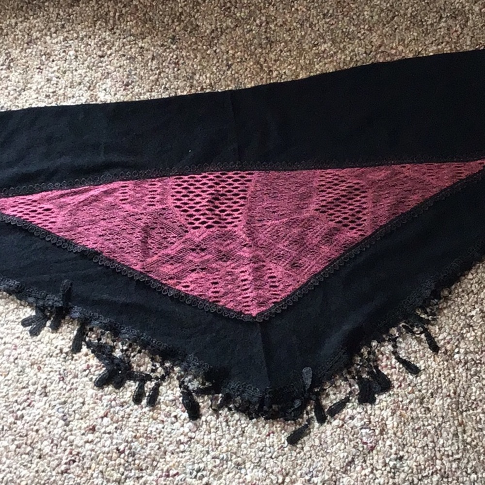 New without tags triangle scarf